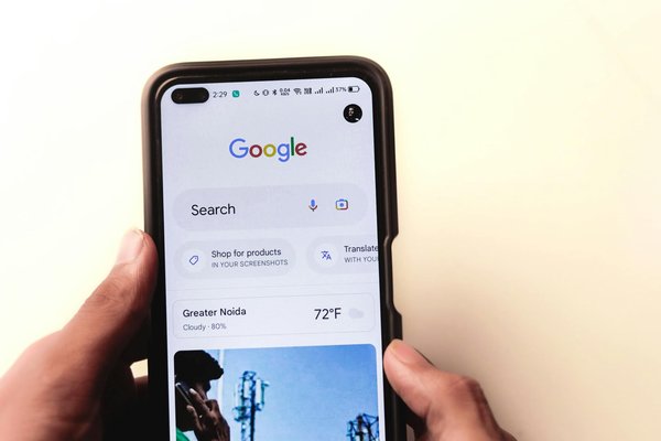 Quels sont les meilleurs outils de traduction en temps réel pour un voyage à l'étranger sur un iPhone ?